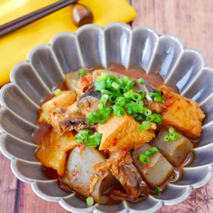 サバとこんにゃくのキムチ煮