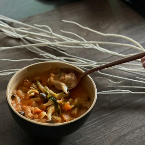 たっぷりきのことベーコンのキムチクリームスープ