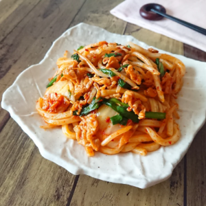 豚肉とキムチのマヨ焼きうどん